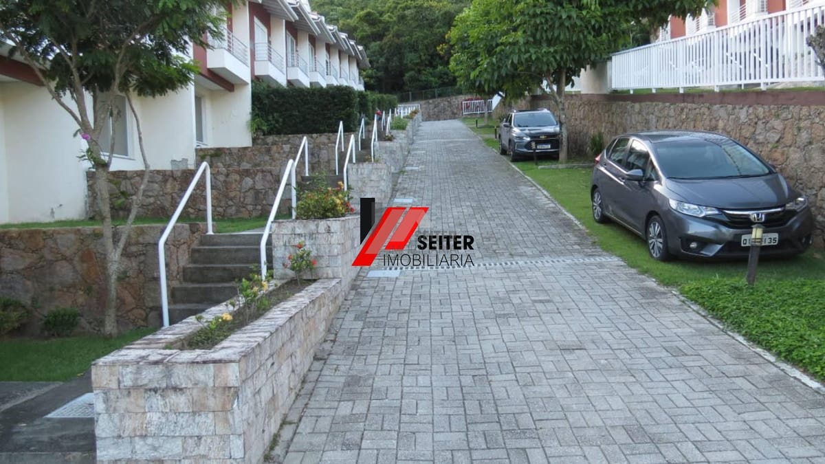 Casa com 3 quartos a venda no bairro Sambaqui em Florianópolis