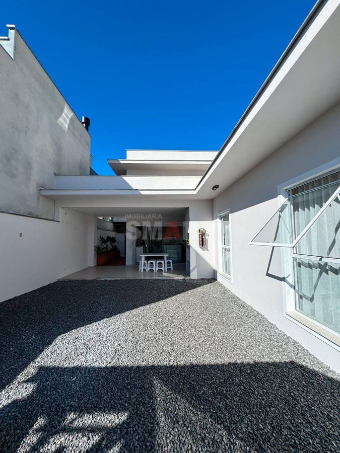Ampla casa Mobiliada com 1 Suíte com Closet + 2 Quartos no São Luís