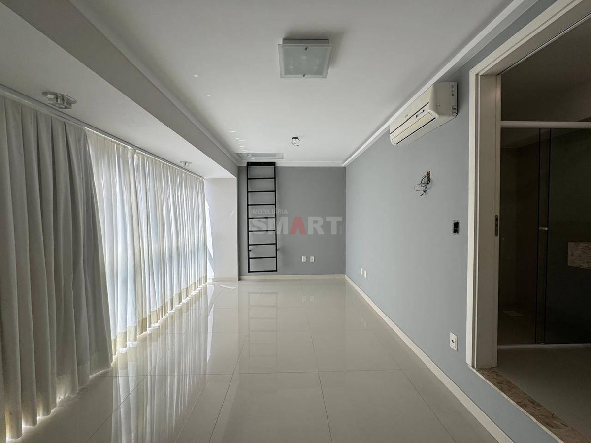 Casa no Centro de Jaraguá do Sul à Venda com Quatro Suítes sendo Uma Master