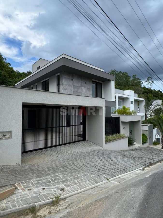 Casa com 03 Suítes à Venda no bairro Amizade