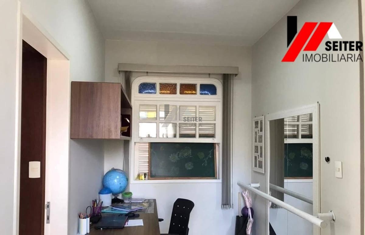 Casa a venda de 4 dormitórios no Centro de Florianópolis