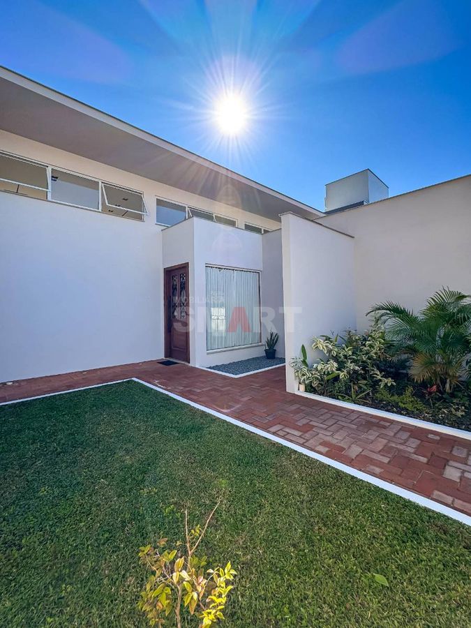 Ampla casa Mobiliada com 1 Suíte com Closet + 2 Quartos no São Luís