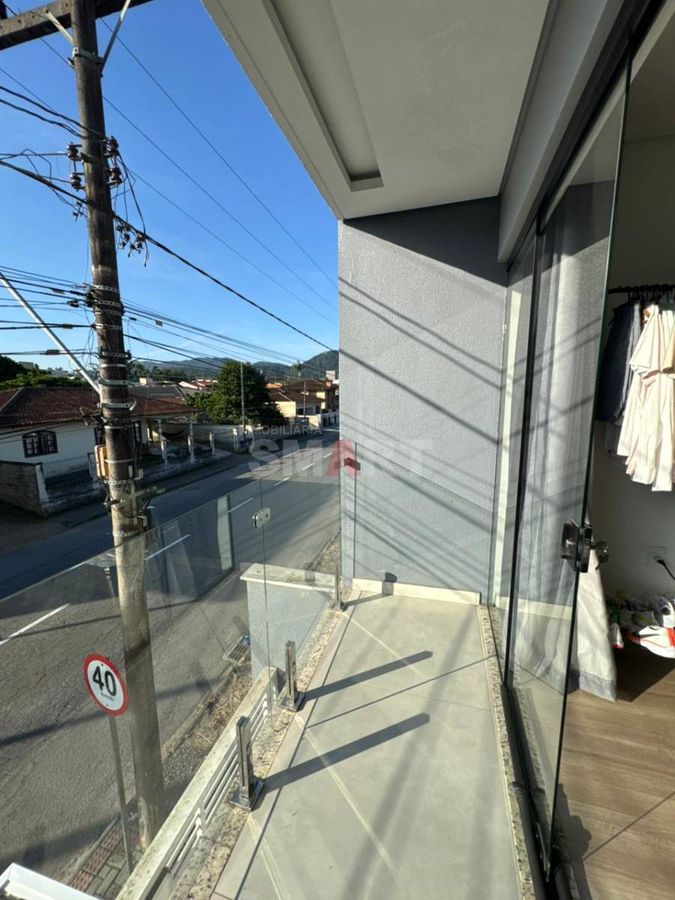 Geminado Duplex com 1 Suite e 2 Quartos no Rau
