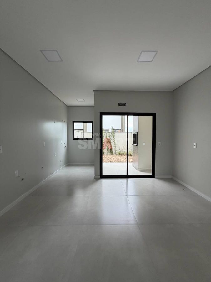 Geminado novo com 2 suítes ou 1 Suíte + 2 Quartos em Local Calmo