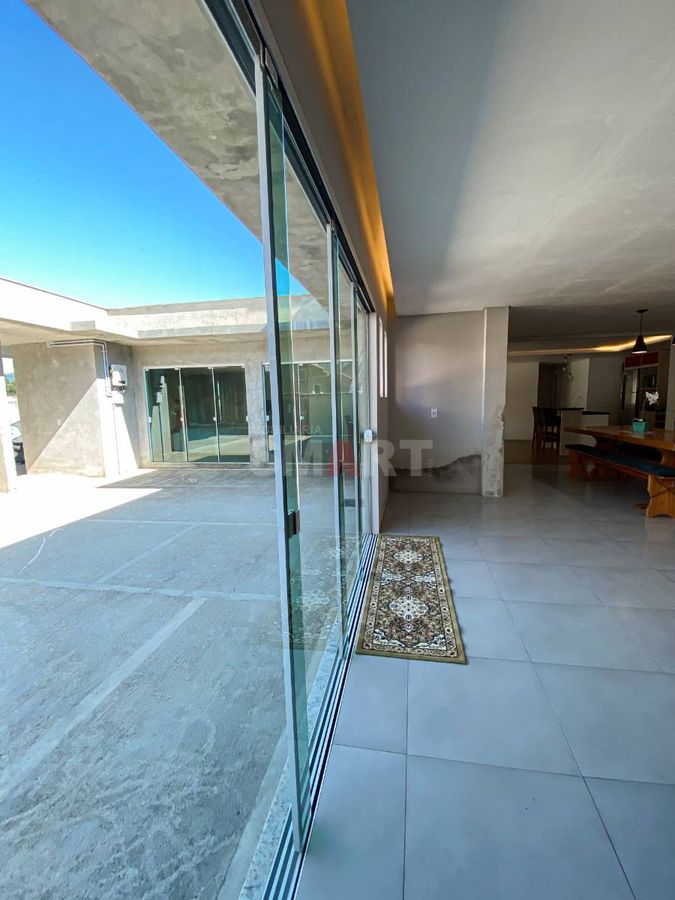 Sobrado com 238,00m² com 1 Suíte + 2 Quartos em Guaramirim