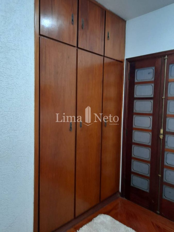 Casa sobrado, 234 m2, 3 dorms ( 1 suíte com closet ) 4 vagas