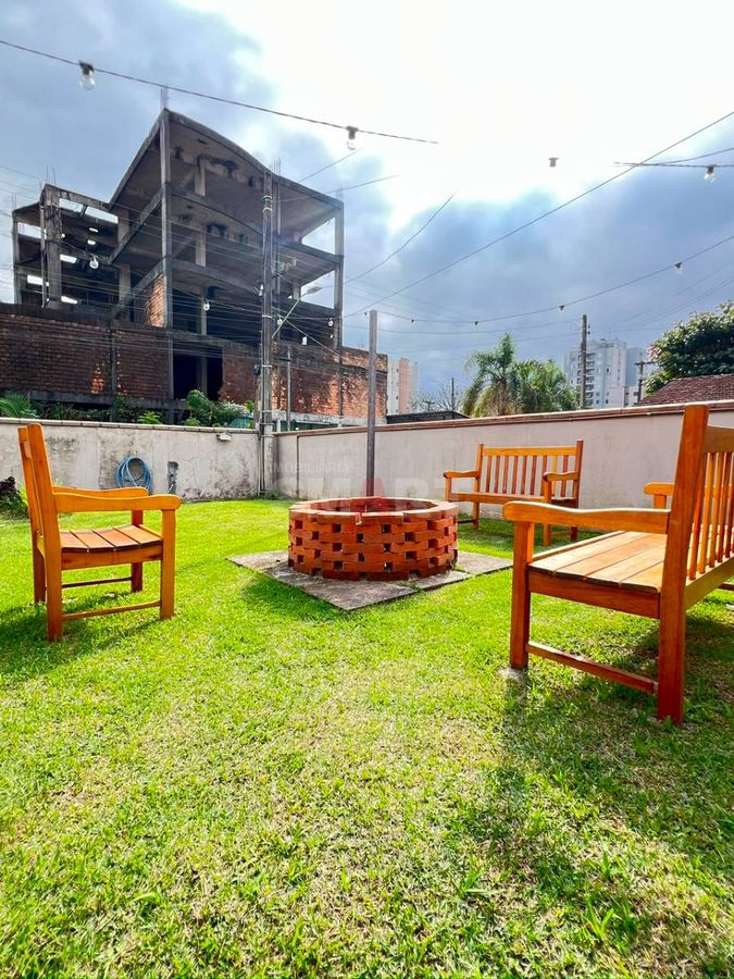 Casa com Piscina 1 Suíte e 2 Quartos no Centro de Jaraguá do Sul