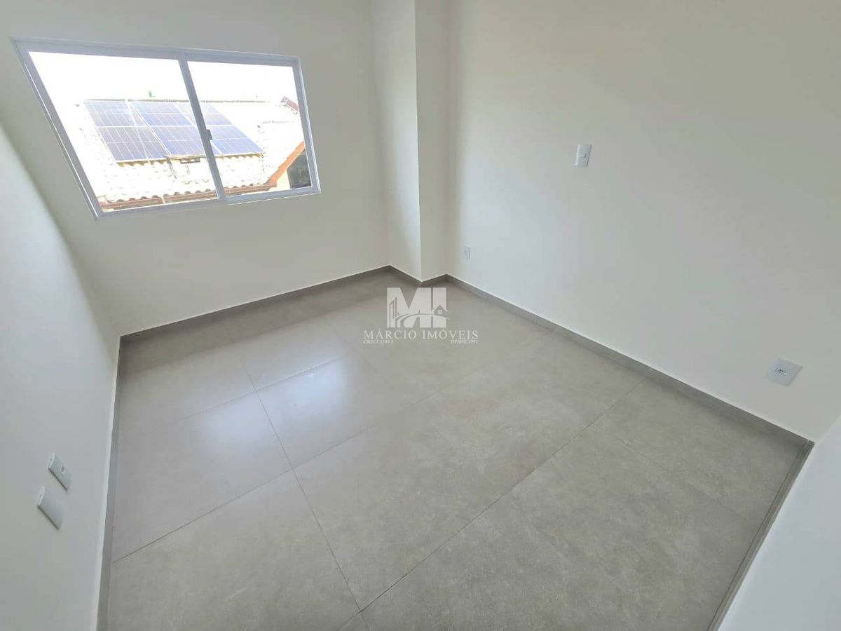 Triplex com 4 suítes em cond fechado