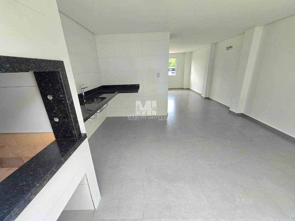 Triplex com 4 suítes em cond fechado