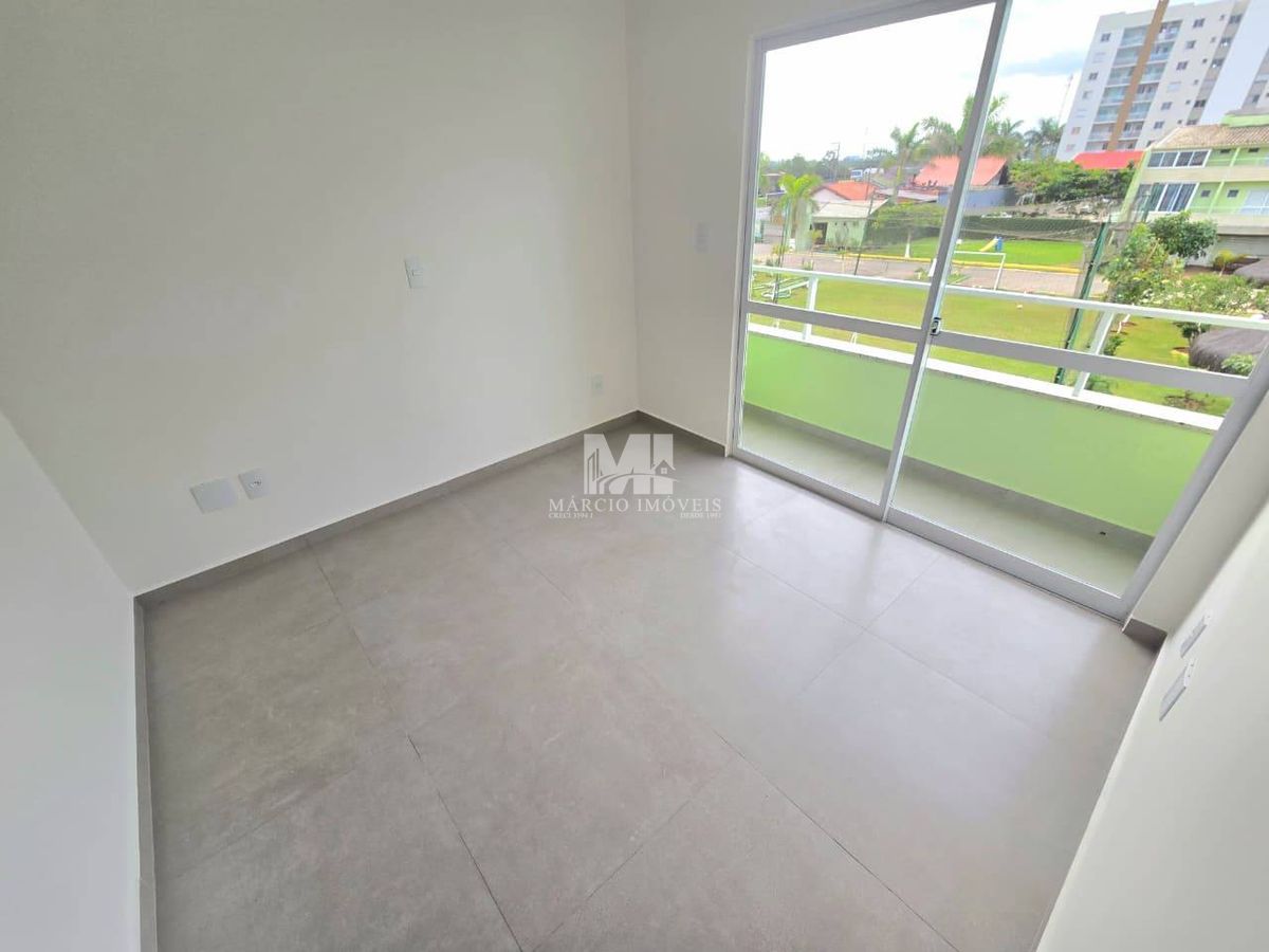 Triplex com 4 suítes em cond fechado