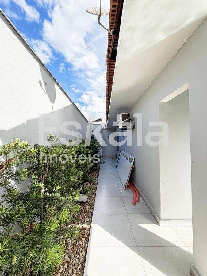 Casa Com 04 Dormitórios + 01 Suíte jaraguá Esquerdo - Jaraguá Do Sul