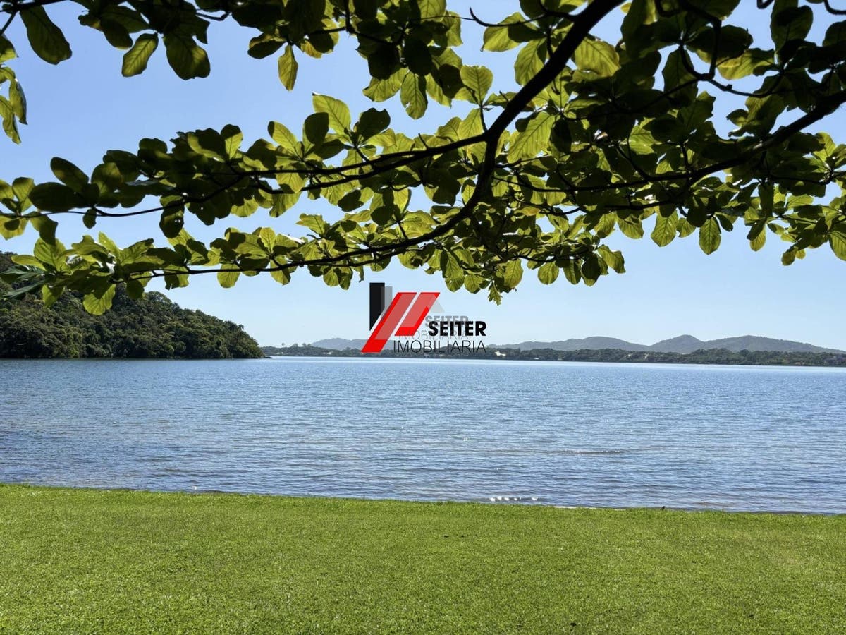 Casa à venda na beira da Lagoa em Florianópolis
