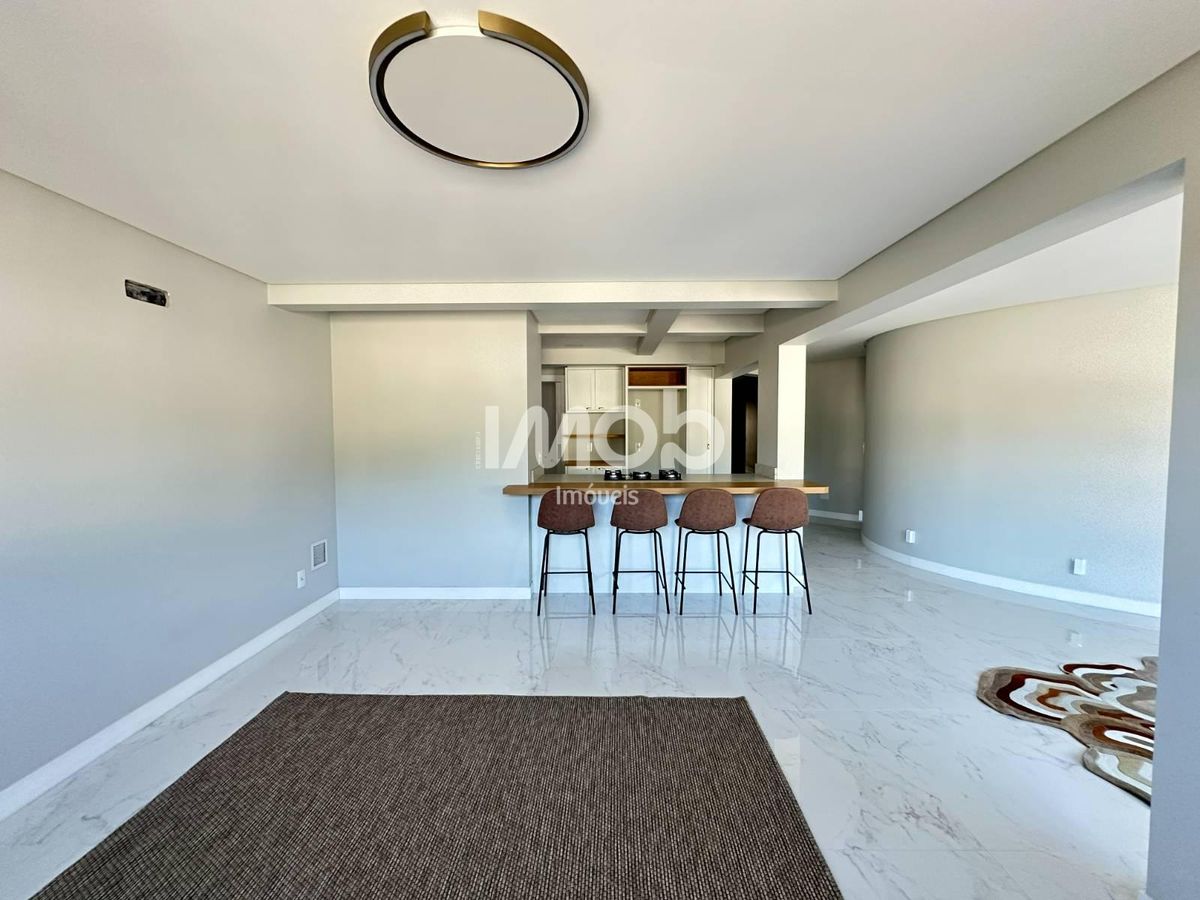 Apartamento com 3 suítes, centro