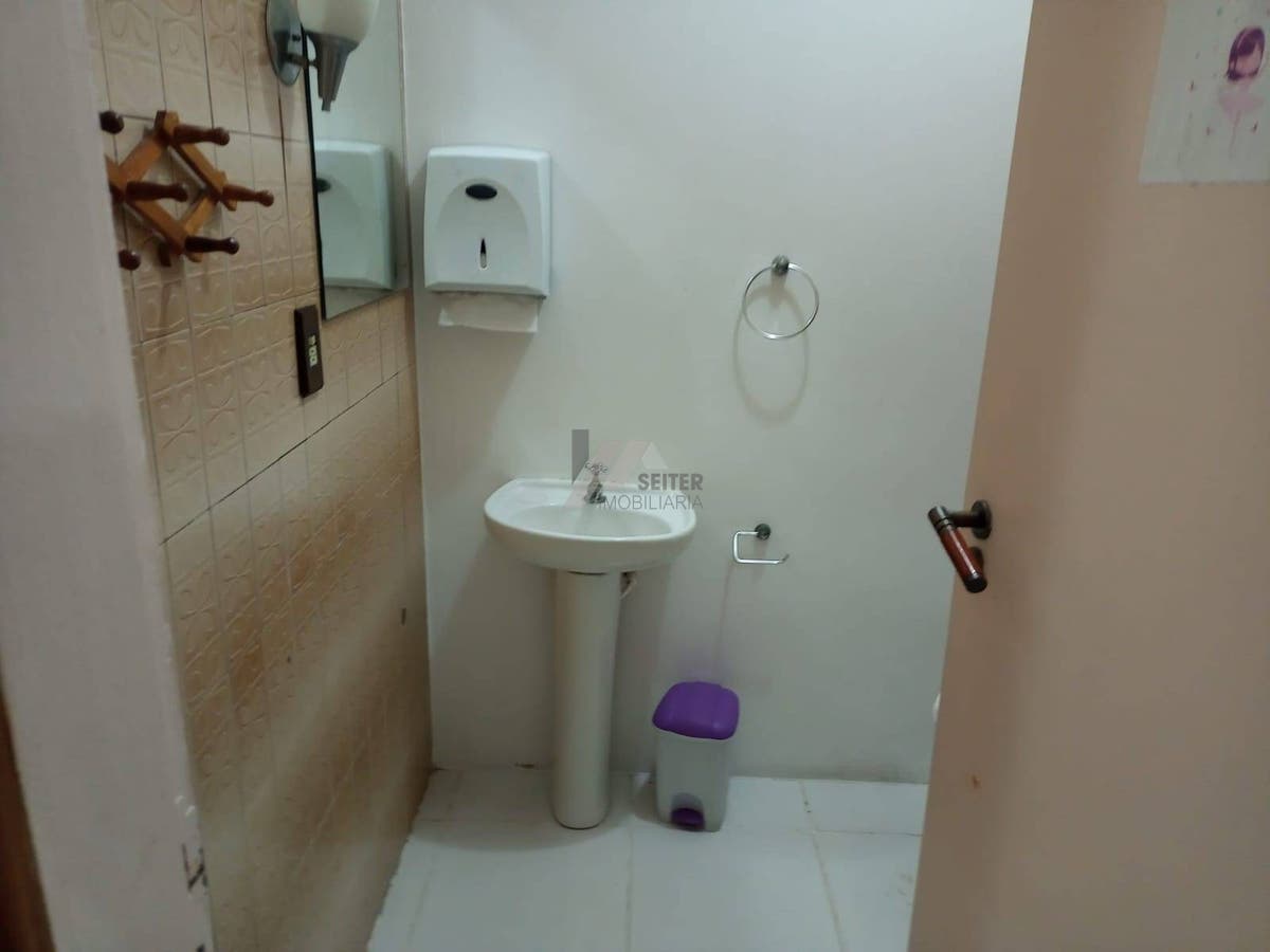 Casa comercial para locação no corrego grande