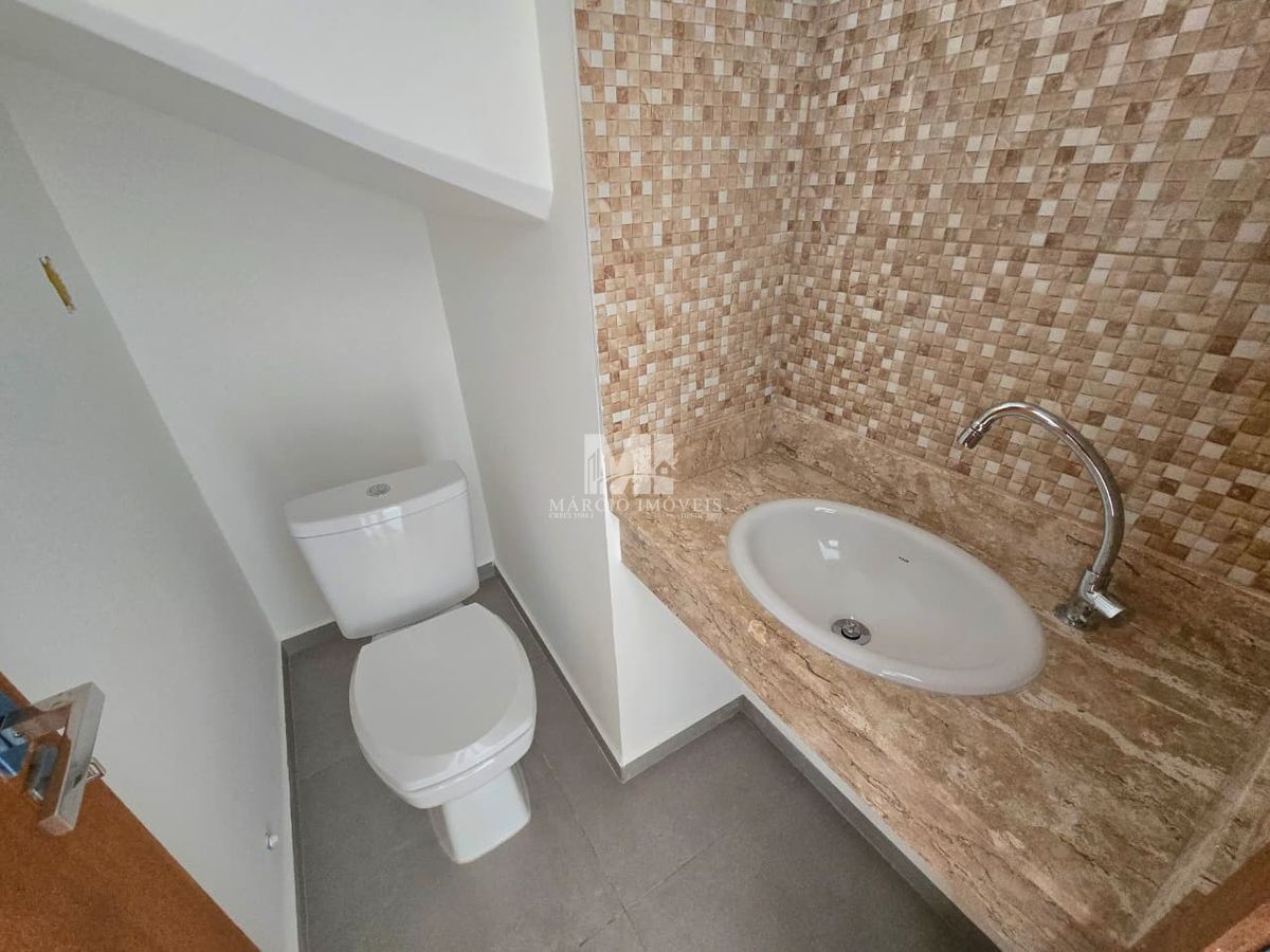 Triplex com 4 suítes em cond fechado