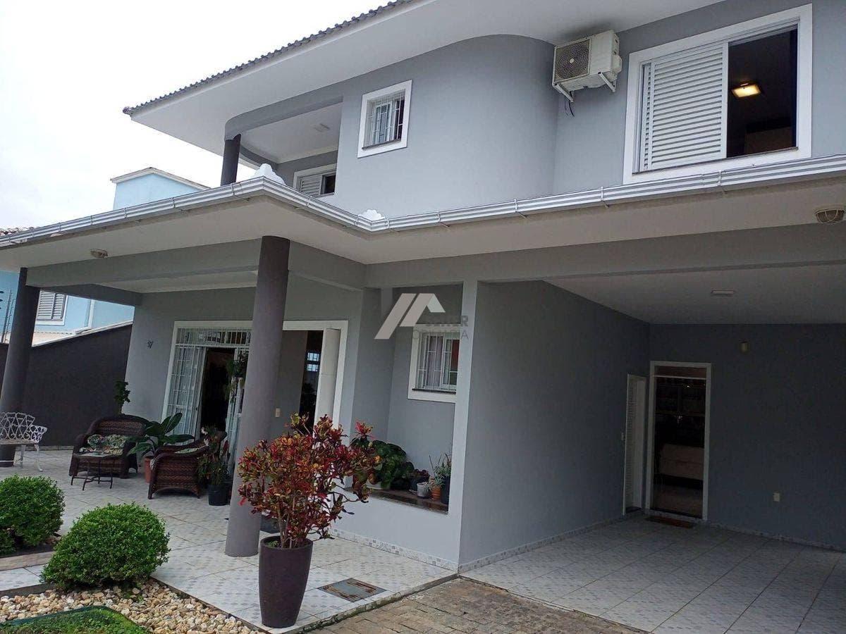 Casa no Jardim Germânia com 4 dormitórios