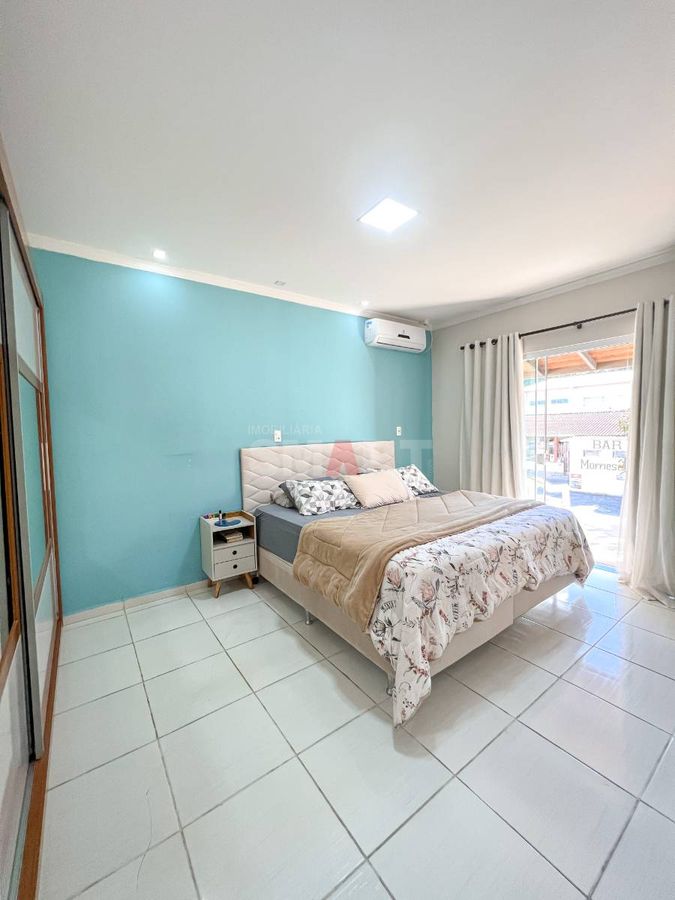 Sobrado com 5 Quartos Semimobiliado - Jaraguá 99
