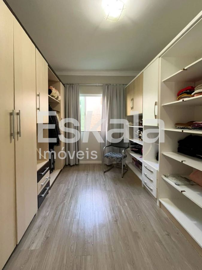 Casa Semimobiliada Com 01 Suíte + 03 Quartos Estrada Nova - Jaraguá do Sul