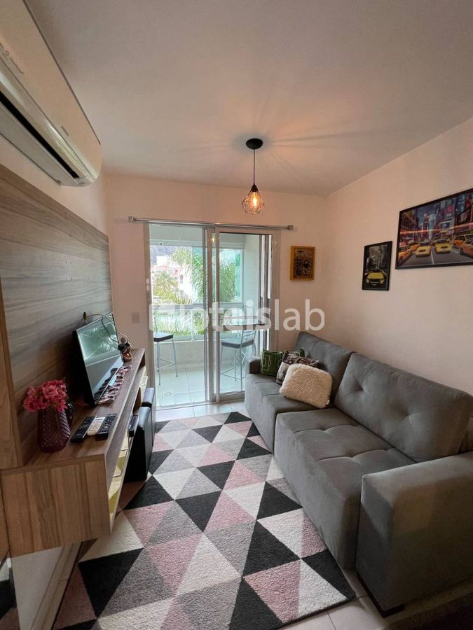 Lindo apartamento de 1 quarto em Canasvieiras, em prédio com piscina