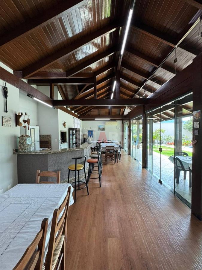 Casa Semimobiliada com 2 Suítes e 1 Quarto no Bairro Vila Nova