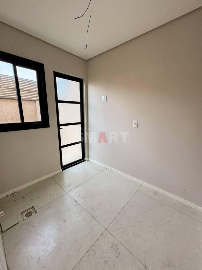 Casa Geminada com 01 Suíte e 02 Quartos no bairro Vila Lalau