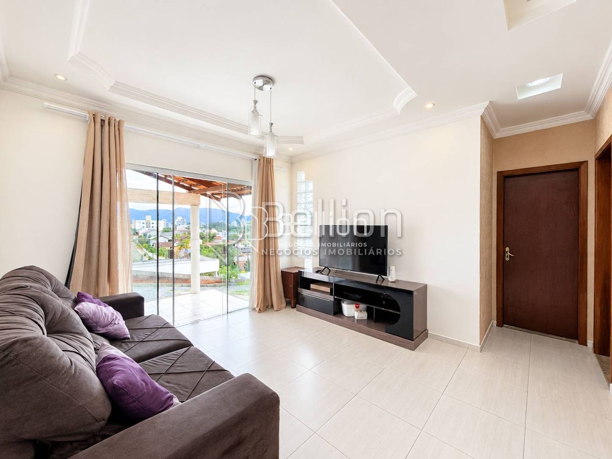 Casa, 6 quartos, 135 m² - Foto 7