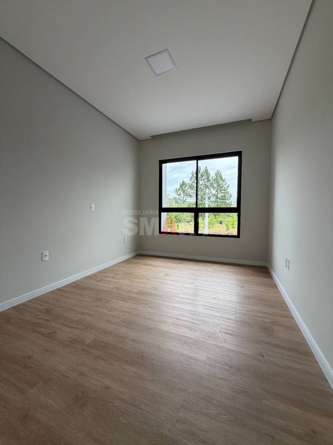 Geminado novo com 2 suítes ou 1 Suíte + 2 Quartos em Local Calmo