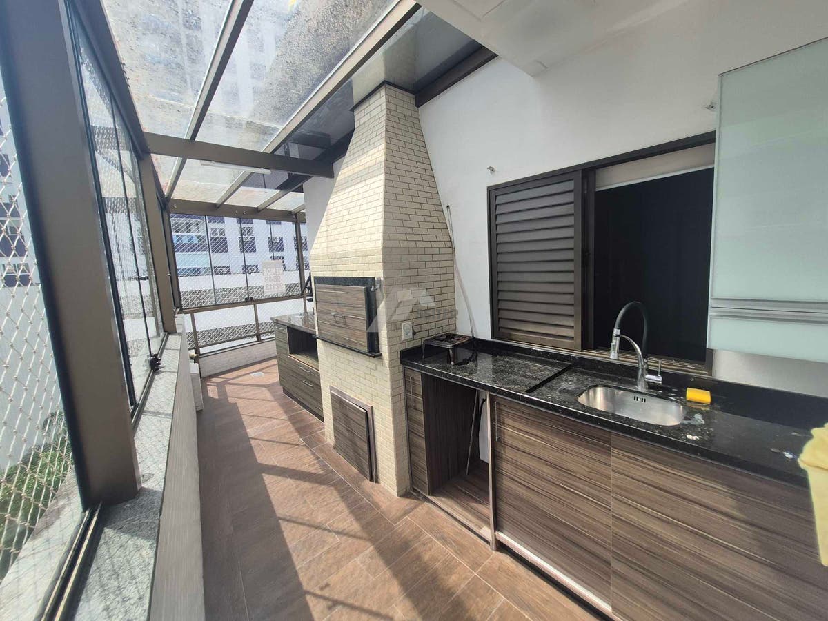 Apartamento tipo cobertura 3 quartos para alugar no itcorubi Florianopolis