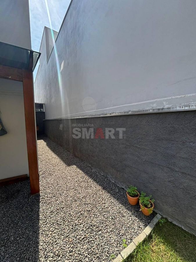Apartamento com 2 Quartos e Ampla Área Externa no Bairro Amizade