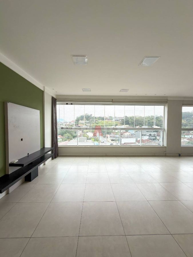 Apartamento no Centro com 1 Suíte + 2 Quartos Prédio Completo