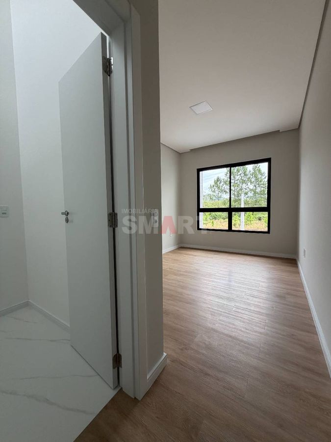 Geminado novo com 2 suítes ou 1 Suíte + 2 Quartos em Local Calmo