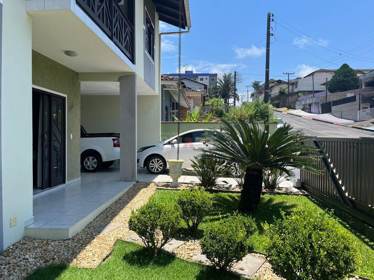Casa com 1 Suíte e 2 Quartos no Bairro Rau