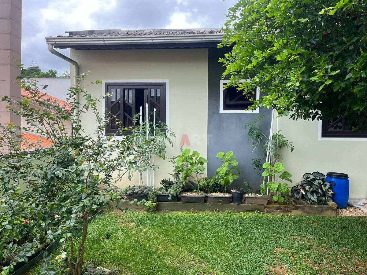 Casa com 1 Suíte e 2 Quartos no Bairro Rau