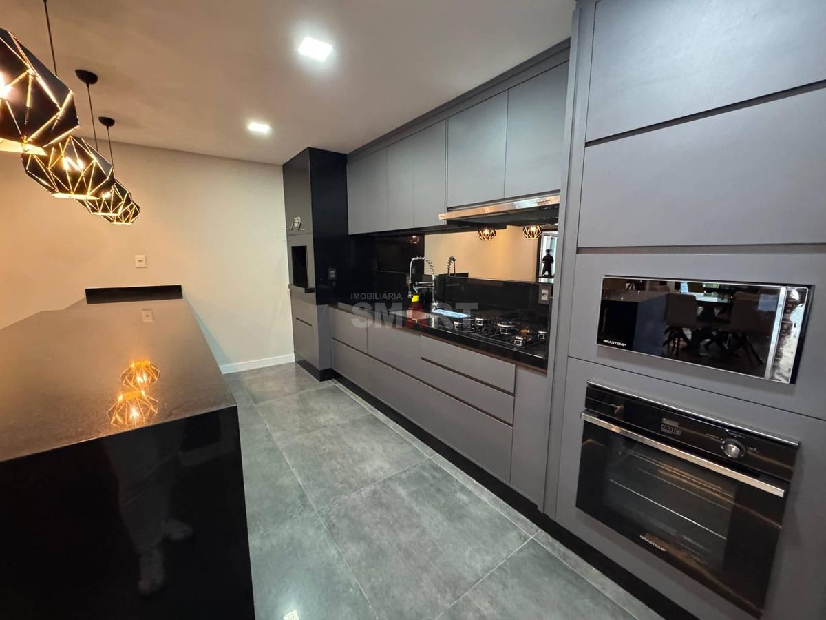 Apartamento com 3 Suítes à Venda no Jaraguá Esquerdo