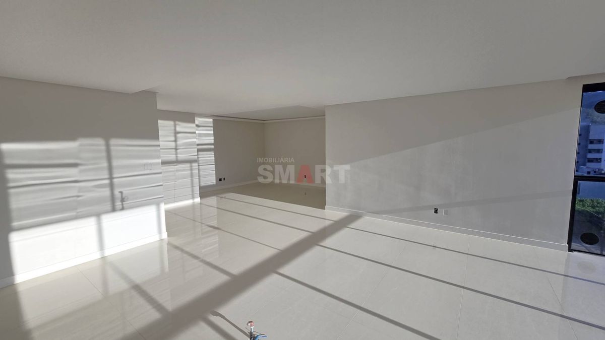 Apartamento com 3 Suítes à Venda no Jaraguá Esquerdo