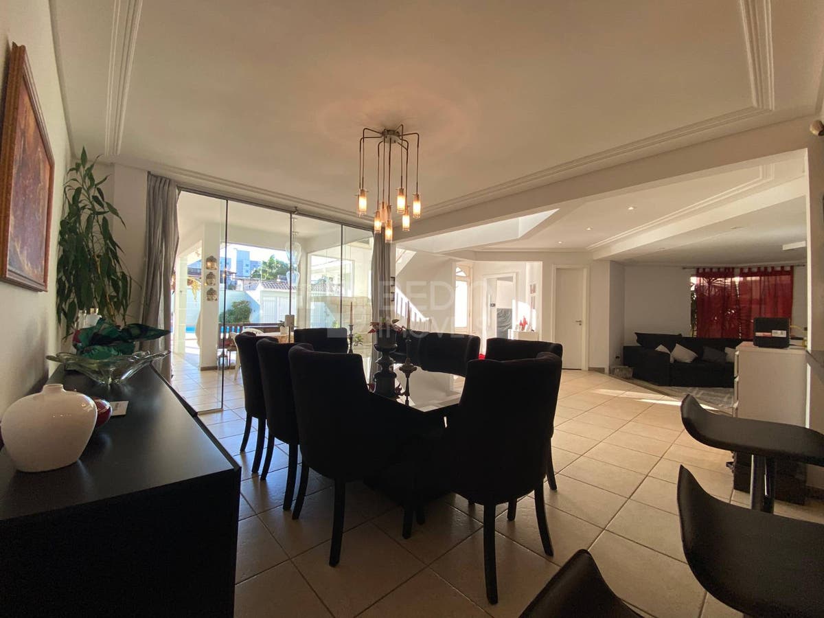 Casa de 4 quartos, 303m² no bairro Centro, em Balneário Camboriú | Eu Corretor