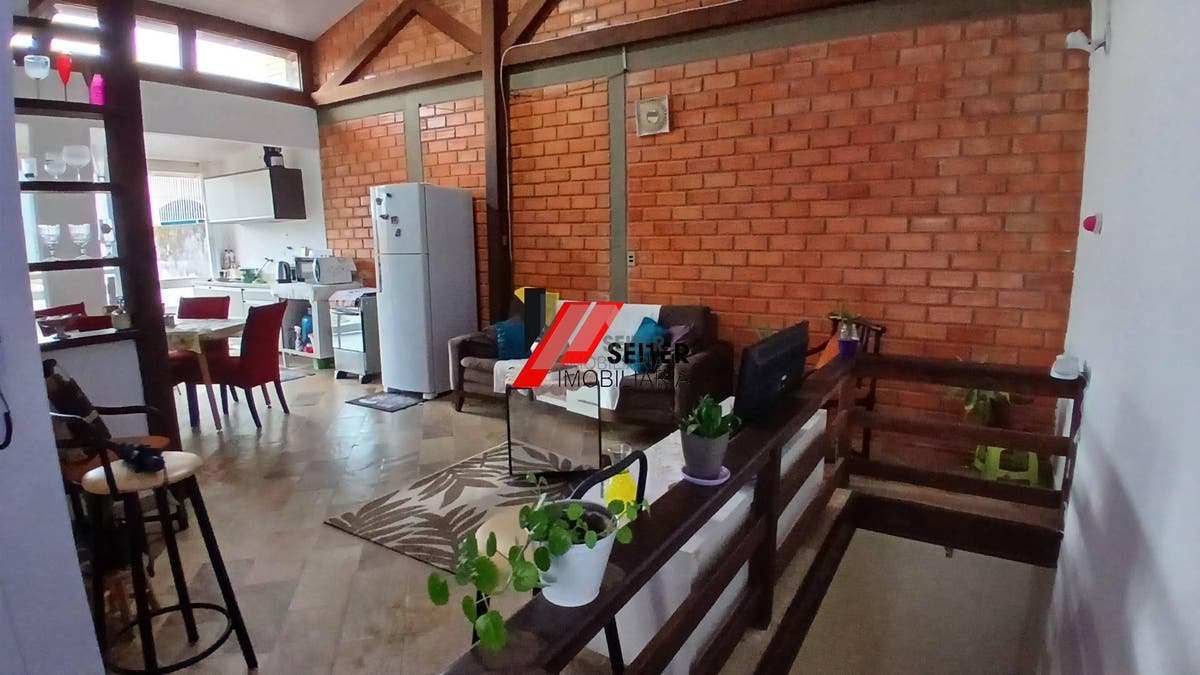 Casa a venda na agronomica