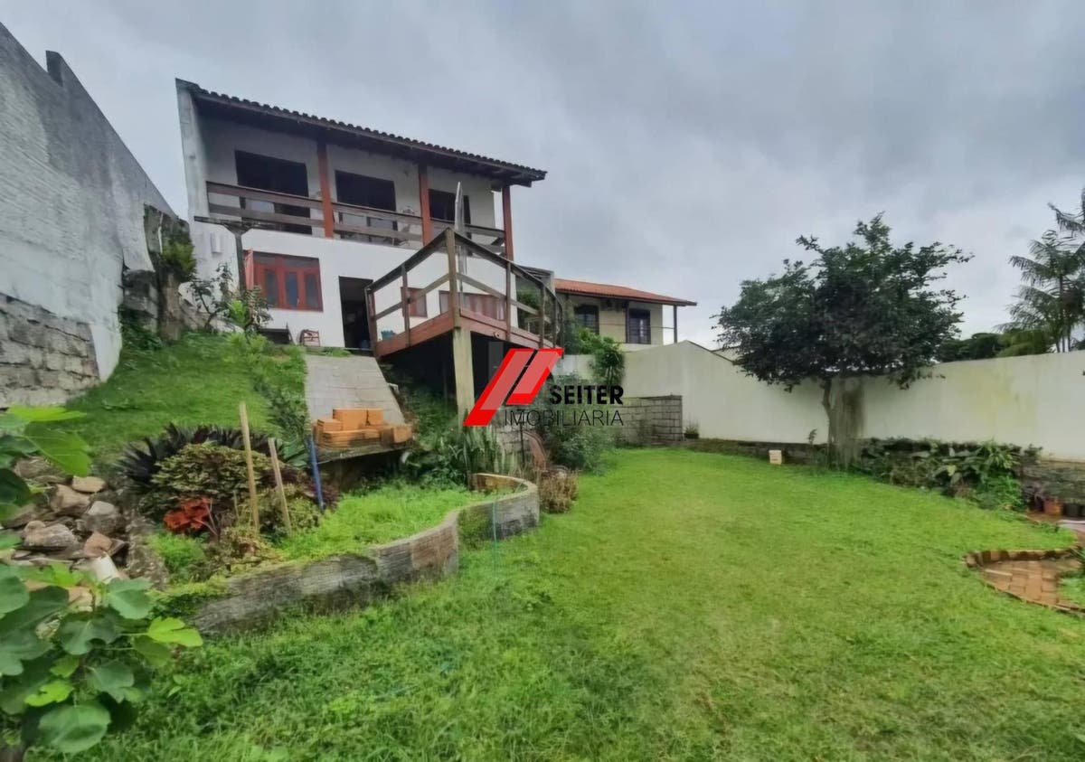 Casa à venda 350m² 6 dormitórios 2 suítes 3 vagas de garagem