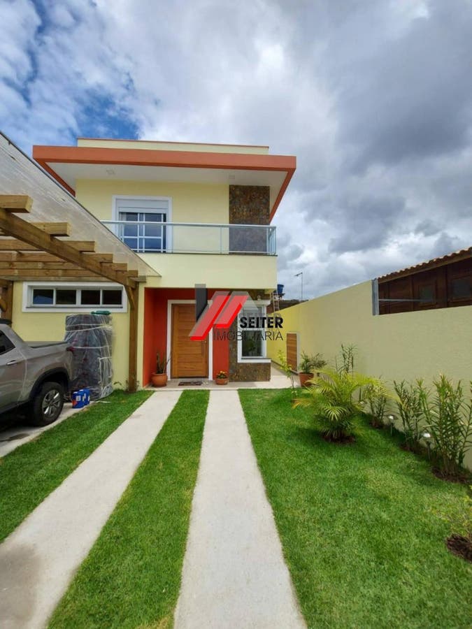 Casa de 4 dormitórios à venda no bairro Rio Vermelho em Florianópolis