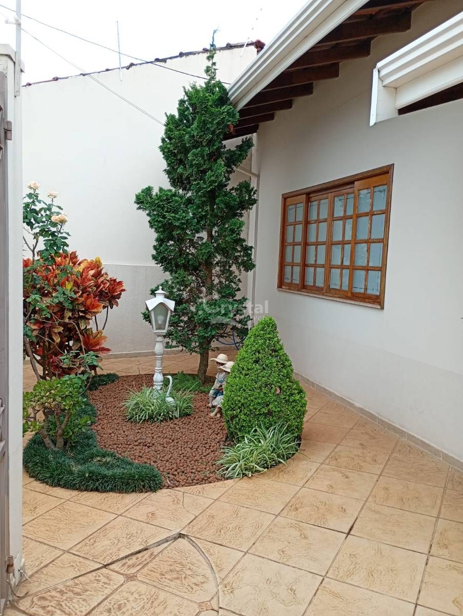 Casa à Venda com 3 Quartos, Cozinha Planejada e Área Gourmet no Centro - Avaré. Foto 2