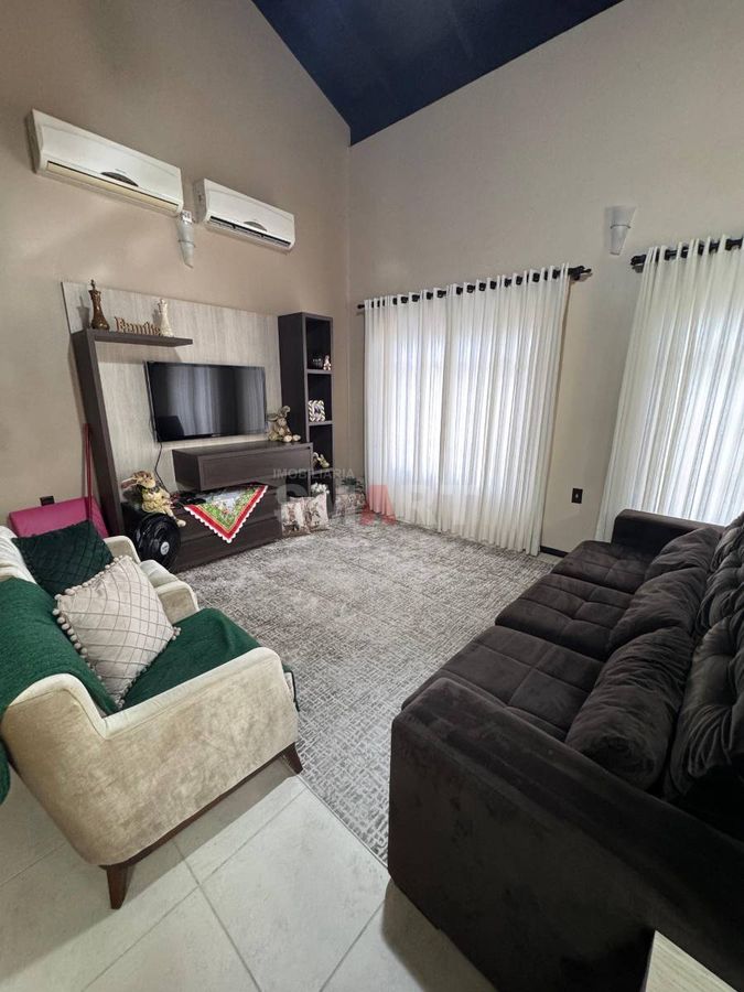 Terreno com 924,27m² com 2 Casas e Piscina no Bairro Vila Lenzi (Avalia Permuta)