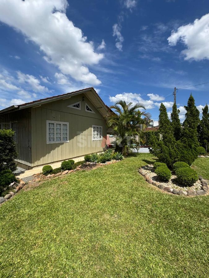 Terreno com 924,27m² com 2 Casas e Piscina no Bairro Vila Lenzi (Avalia Permuta)