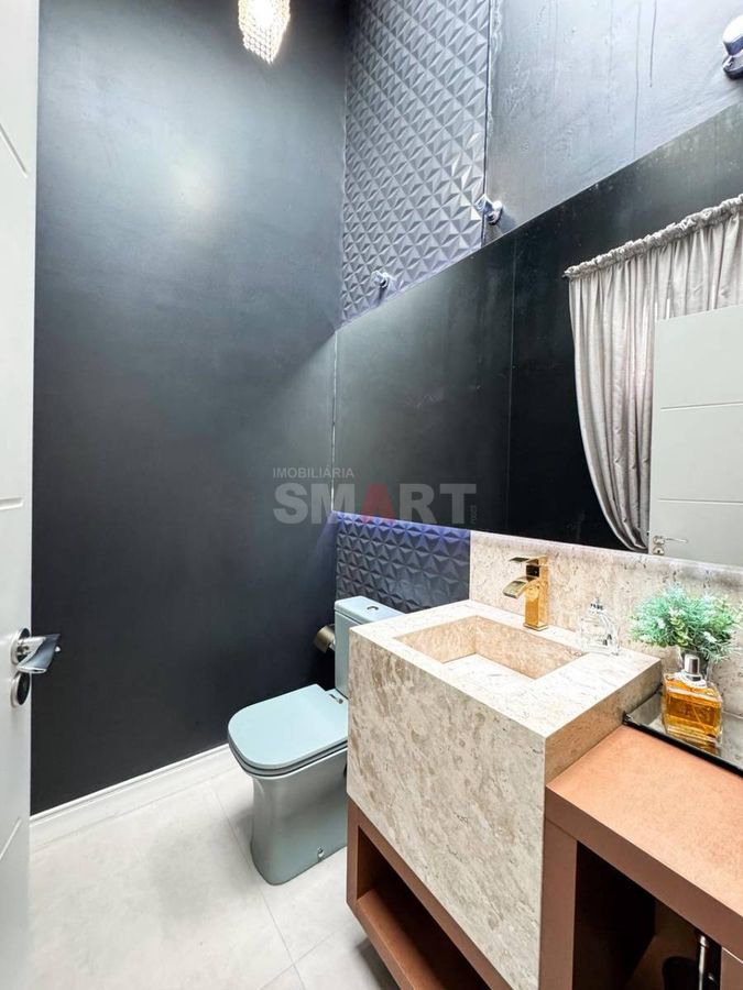 Casa com Piscina no Czerniewicz com 1 Suite e 2 Quartos