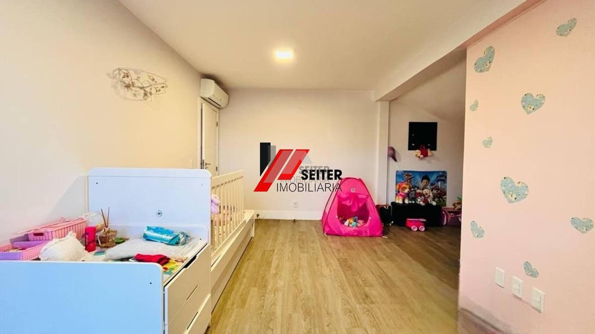 Casa com 4 quartos a venda, 285,77 de área construída Trindade
