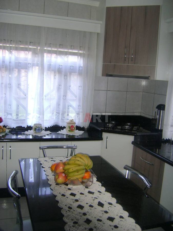 Casa com 1 Suíte e 2 Quartos no Bairro Rau