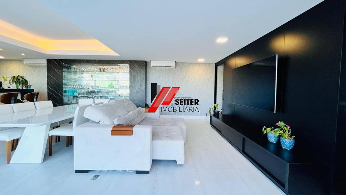 Casa com 4 quartos a venda, 285,77 de área construída Trindade