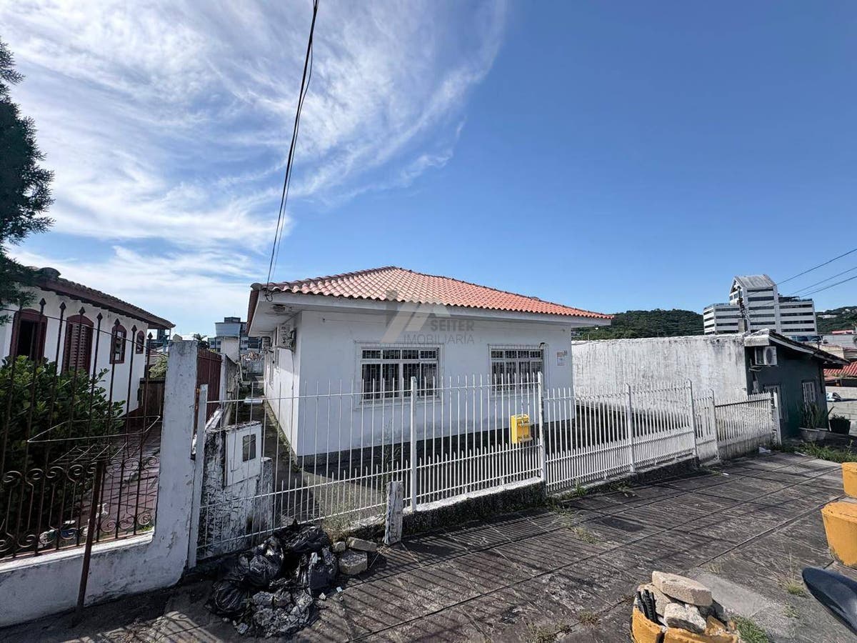 Casa 3 dormitórios com suite para venda Itacorubi Florianópolis