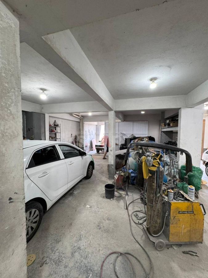 Casa com Piscina no Terraço e Ampla Área Externa no Bairro Ilha da Figueira