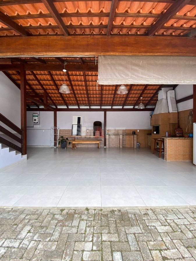 Casa com Sala Comercial à Venda no bairro Estrada Nova