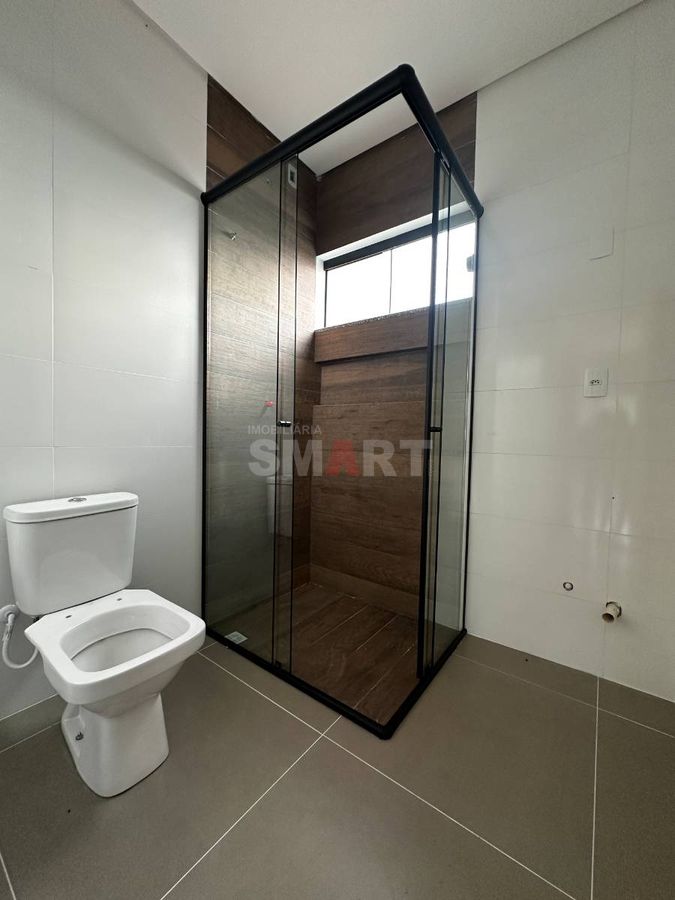 Geminado Duplex com 1 Suíte + 2 Quartos e Espaço de Fundos com Churrasqueira